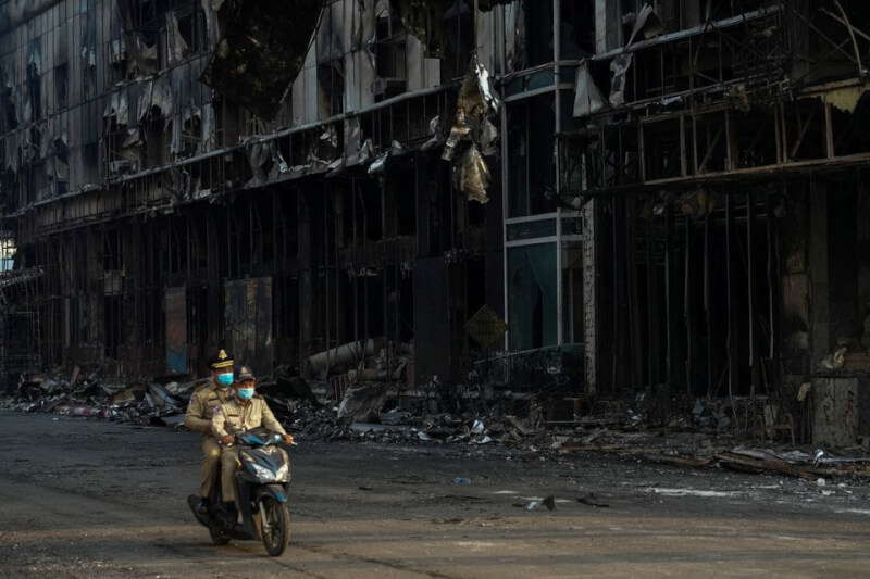 柬埔寨鑽石城賭場大飯店28日深夜發生大火，至少造成19死。（路透社）