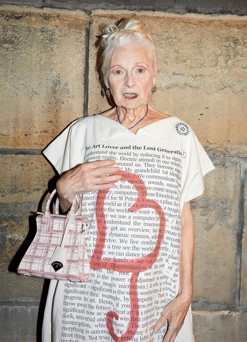 英國時尚設計大師「龐克教母」薇薇安魏斯伍德29日辭世，享壽81歲。（圖取自facebook.com/VivienneWestwoodOfficial）