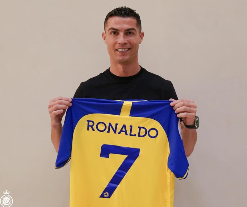 葡萄牙足球巨星「C羅」羅納度加入沙烏地阿拉伯足球俱樂部「艾納斯」，雙方簽下的合約據信價值2億歐元左右。（圖取自facebook.com/alnassrfcofficial）