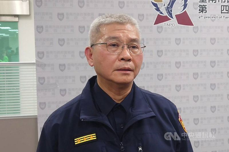 台南市警察局高階警官涉案交保，局長方仰寧1日晚間接受媒體聯訪時表示痛心，市警局決定予以停職，靜候司法調查。中央社記者楊思瑞攝  112年1月1日