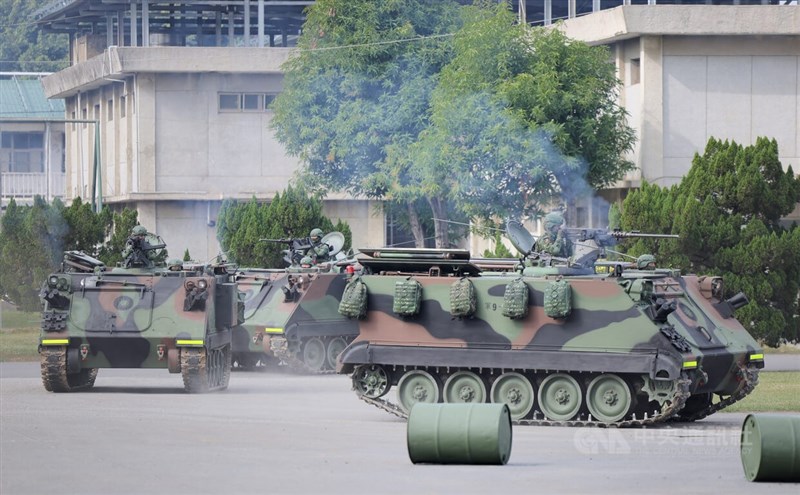 陸軍機步234旅聯兵一營6日在嘉義中庄營區進行戰備部隊機步排應援作戰實兵演練,圖為M113裝甲運兵車。中央社記者王飛華攝 112年1月6日