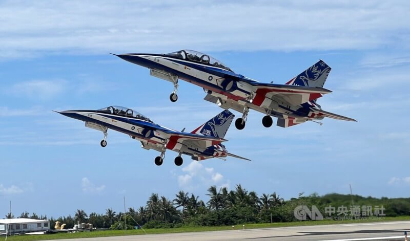 圖為勇鷹高教機升空展示。（中央社檔案照片）