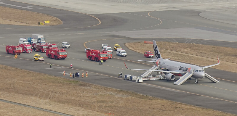 日本成田機場7日接到炸彈威脅電話，一架飛往福岡的捷星航空班機緊急降落中部國際機場。（共同社）