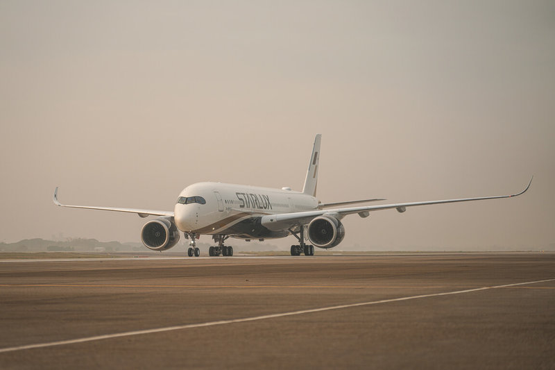 星宇航空9日上午迎來第2架A350-900廣體客機，機身編號為B-58502，為4月開航北美航線儲備能量。（星宇航空提供）中央社記者汪淑芬傳真  112年1月9日