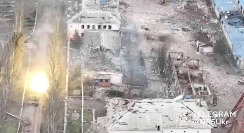 俄羅斯8日攻擊烏克蘭東部頓涅茨克州巴赫穆地區的蘇勒答爾。（烏克蘭邊防局 via 路透社）