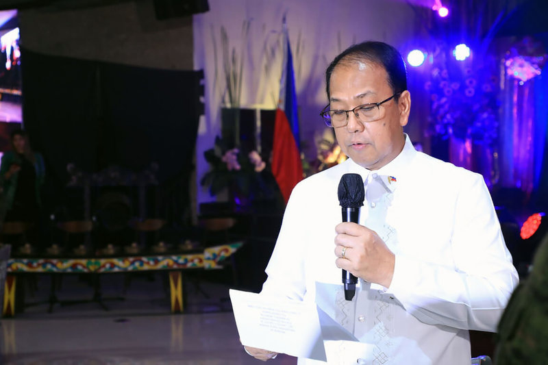 菲律賓總統小馬可仕9日接受國防部主管官員佛斯蒂諾（Jose Faustino Jr.）辭呈，並任命前參謀總長加維斯（Carlito Galvez Jr.）為新防長。圖為加維斯於2022年10月26日出席菲律賓陸軍總部活動。（菲律賓陸軍提供）中央社記者陳妍君馬尼拉傳真  112年1月11日