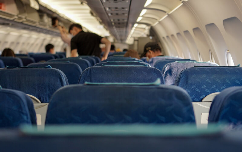 世界衛生組織官員表示，各國應考慮建議長途航班乘客佩戴口罩，以防止COVID-19最新XBB.1.5亞型變異株。（圖取自Pixabay圖庫）