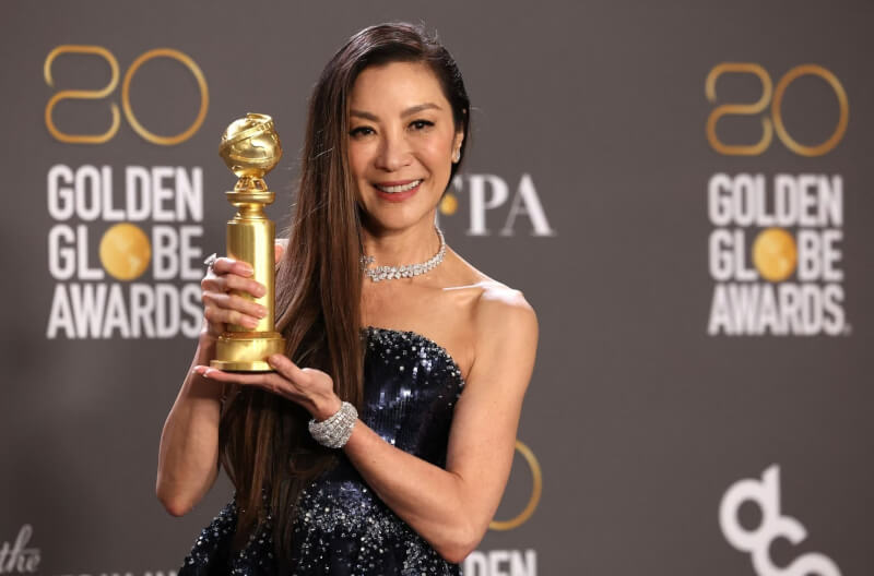 女星楊紫瓊憑藉「媽的多重宇宙」勇奪金球獎音樂或喜劇類最佳女主角獎。（路透社）