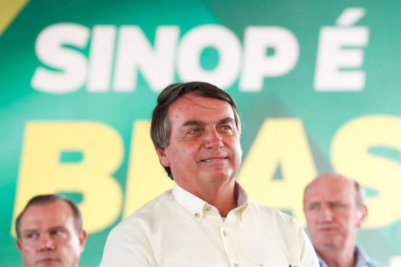 根據巴西官網13日公布的帳戶報表，巴西極右派前總統波索納洛（前中）在擔任總統期間官方信用卡支出超過新台幣1.5億元。（圖取自facebook.com/jairmessias.bolsonaro）