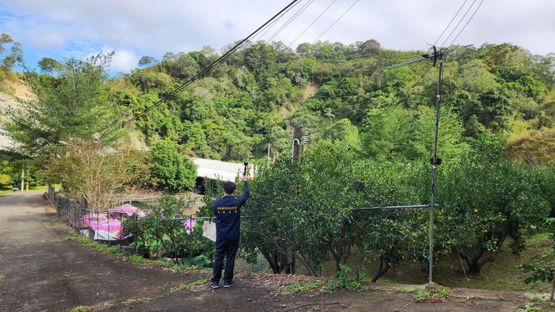 位在苗栗縣三灣地區知名景點落羽松秘境附近的山區土地，因未繳納共新台幣千萬餘元的遺產稅及罰款，遭法務部行政執行署新竹分署查封，土地將於2月7日進行拍賣。（行政執行署新竹分署提供）中央社記者魯鋼駿傳真  112年1月17日