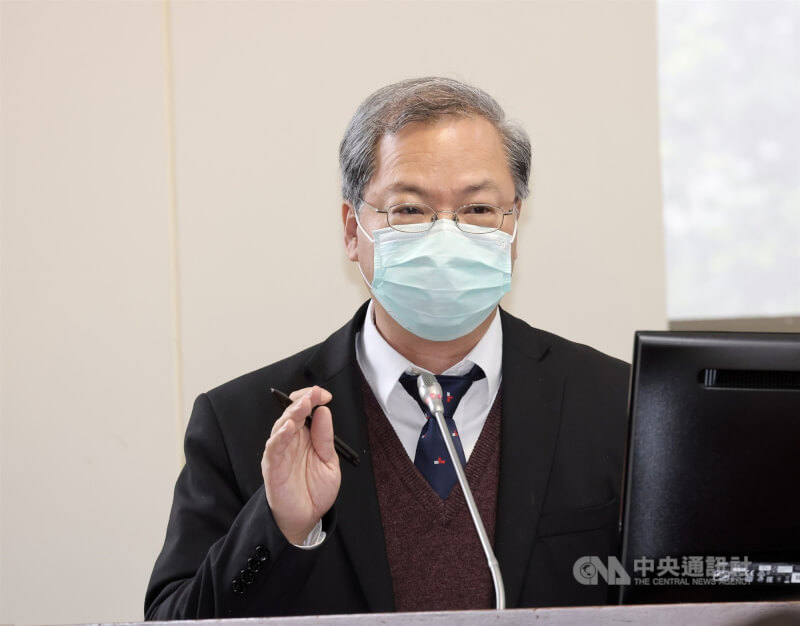 各界關注何時能領到6千元現金,國發會主委龔明鑫18日表示,最重要的是特別條例要趕快順利通過。(中央社檔案照片)