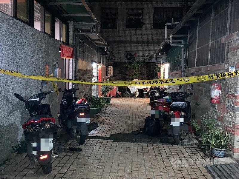 新北市樹林區21日晚間發生殺人未遂案，高姓男子不滿隔壁鄰居長期發出噪音，他今天喝酒後，認為鄰居又發出噪音，持刀到對方家按門鈴後捅傷4人腹部，高男已被警方帶回偵辦。（翻攝照片）中央社記者高華謙傳真 112年1月21日