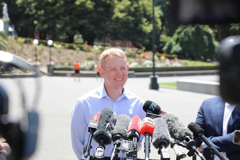 身兼紐西蘭教育部長、警察部長和公共服務部長的希金斯可望接任總理。（圖取自facebook.com/chrishipkinsmp）