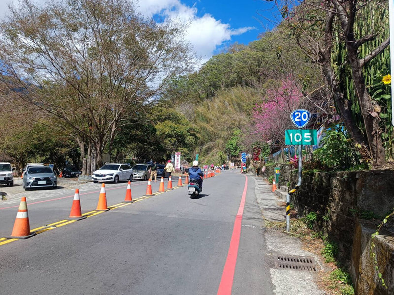 農曆大年初一各地湧現走春潮，南橫公路22日上午每小時約有500台車輛進出，車多但整體車流順暢。（民眾提供）中央社記者曾以寧傳真  112年1月22日