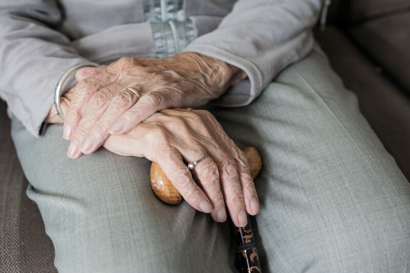 內政部公布111年簡易生命表，國人平均壽命為79.84歲，其中男性76.63歲、女性83.28歲。（示意圖／圖取自Pixabay圖庫）