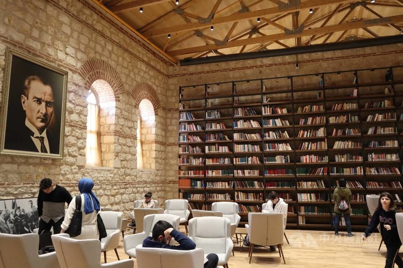 拉米圖書館走「校園風」，內有個人及團體閱覽室、活動區、工作室及為身心障礙的民眾打造的友善空間，拉米圖書館還將作為研討會、展覽及對話的空間。中央社記者鍾佑貞伊斯坦堡攝 112年1月26日