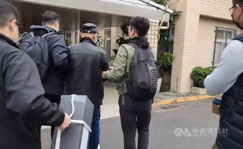 美國籍男子搭機過境台灣時，在桃園機場被發現行李中有22口徑子彈50發，被警方逮捕送辦。（翻攝照片）中央社記者葉臻傳真  112年1月26日