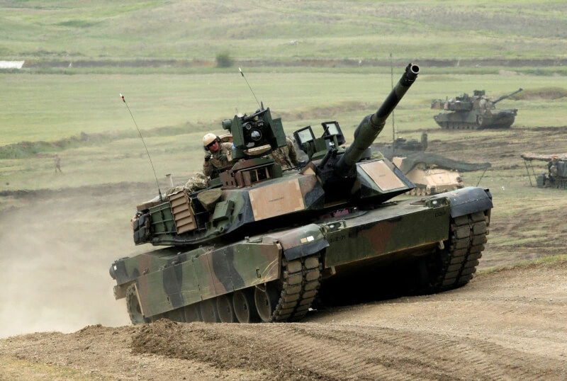 德、美、法相繼宣布軍援烏克蘭主力戰車。圖為美軍M1A2艾布蘭坦克。（路透社）
