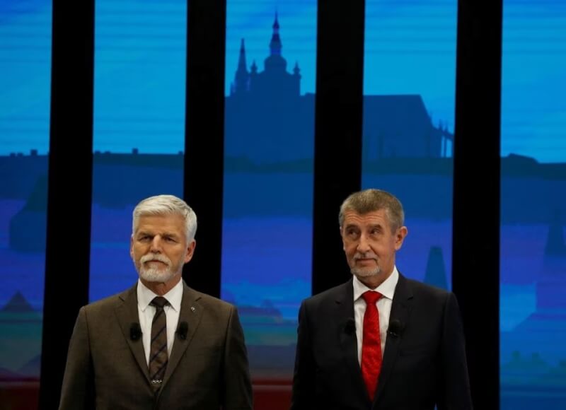 捷克即將舉行總統大選。圖左為捷克總統候選人帕維爾，右為巴比斯。（路透社）