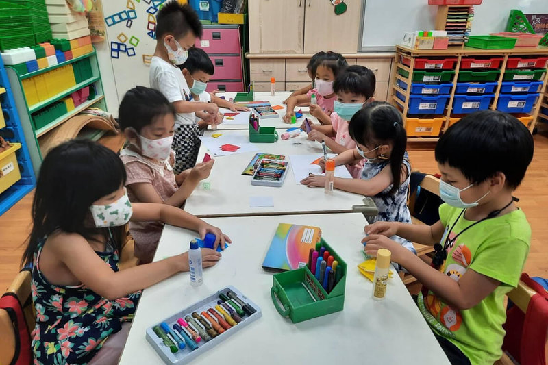 台南市政府教育局30日宣布，7月起將全面延長公立幼兒園課後留園時間到下午6時，即使有意願參加者僅有1人也會開班。（台南市教育局提供）中央社記者楊思瑞台南傳真  112年1月30日
