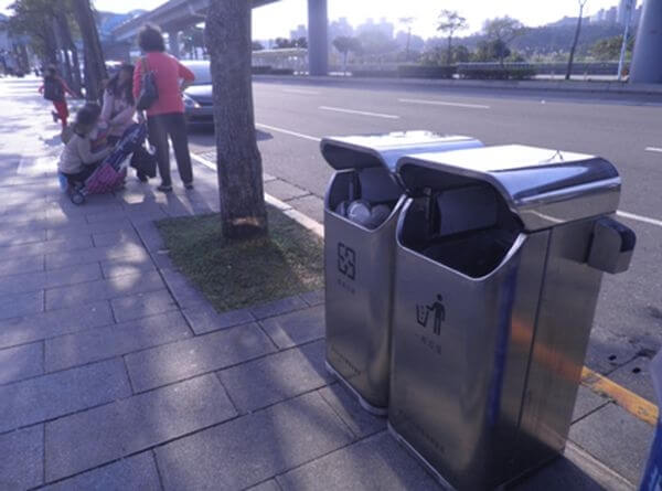 台北市環保局表示，目前北市有2000組垃圾桶，數量依正負5%滾動式調整。（圖取自facebook.com/taipeidep）
