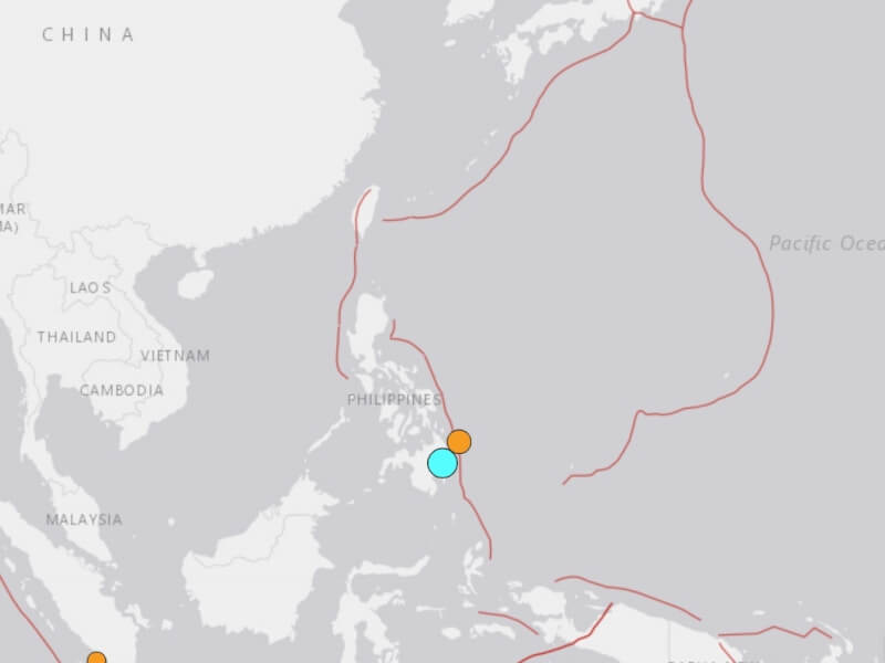 菲律賓南部民答那峨島（藍點處）1日發生規模6.0地震。雖尚未傳重大災情，地方當局已對餘震和可能的災損提出警告。（圖取自美國地質調查所網頁usgs.gov）