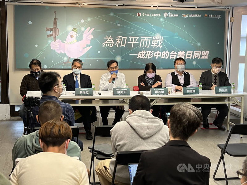 台獨聯盟2日舉行「為和平而戰」座談會,強調台灣備戰以及加強防衛決心的重要性。中央社記者黃雅詩攝 112年2月2日