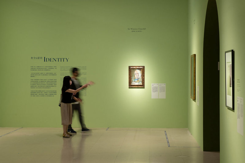 奇美博物館指出，特展「時代的臉孔：從莎士比亞到紅髮艾德」是英國國家肖像藝廊160年來首次大規模世界巡迴，對大多數人來說可能是一生僅有一次遇上的機會，民眾可以一次認識百名時代名人，感受他們的生命態度與精彩人生，館方並在最後1個月展期推出優惠。（奇美博物館提供）中央社記者楊思瑞台南傳真  112年2月2日