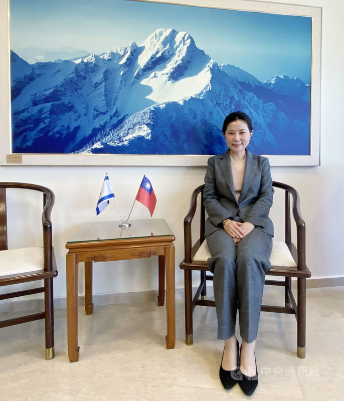 台灣駐以色列代表李雅萍在特拉維夫辦事處大廳。中央社記者賴素芬特拉維夫攝  112年2月2日