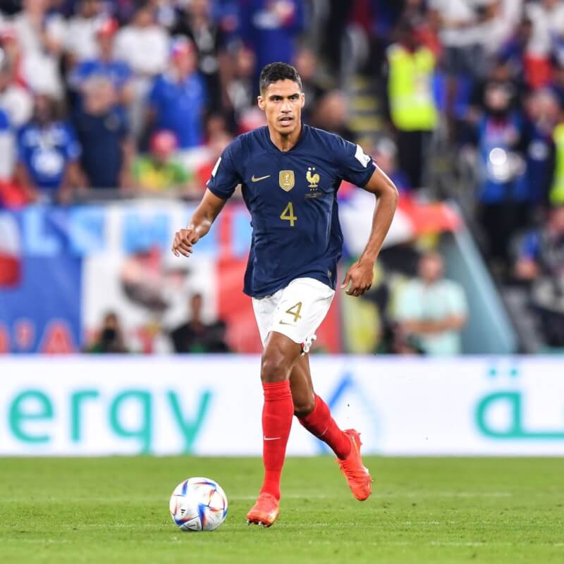 現年29歲的法國國家足球隊中後衛瓦拉內2日宣布從國家隊退役。（圖取自twitter.com/equipedefrance）