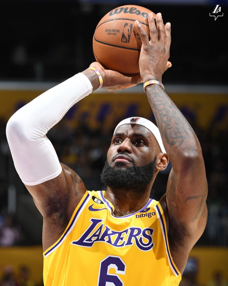 詹姆斯7日坐上NBA總得分王寶座。（圖取自twitter.com/Lakers）