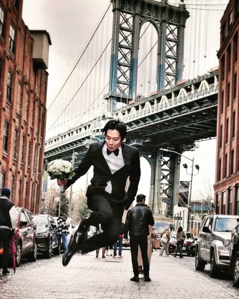 日本男演員小出惠介透過IG宣布1月已在美國紐約州結婚喜訊，對象是圈外女性。（圖取自instagram.com/kaykoide）