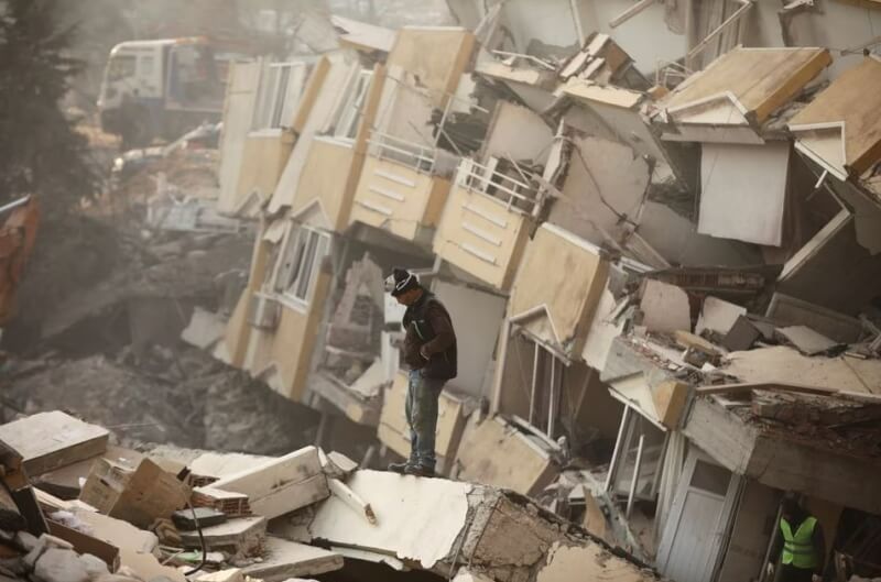 土耳其強震，卡拉曼馬拉斯省多棟建物倒塌。（路透社）