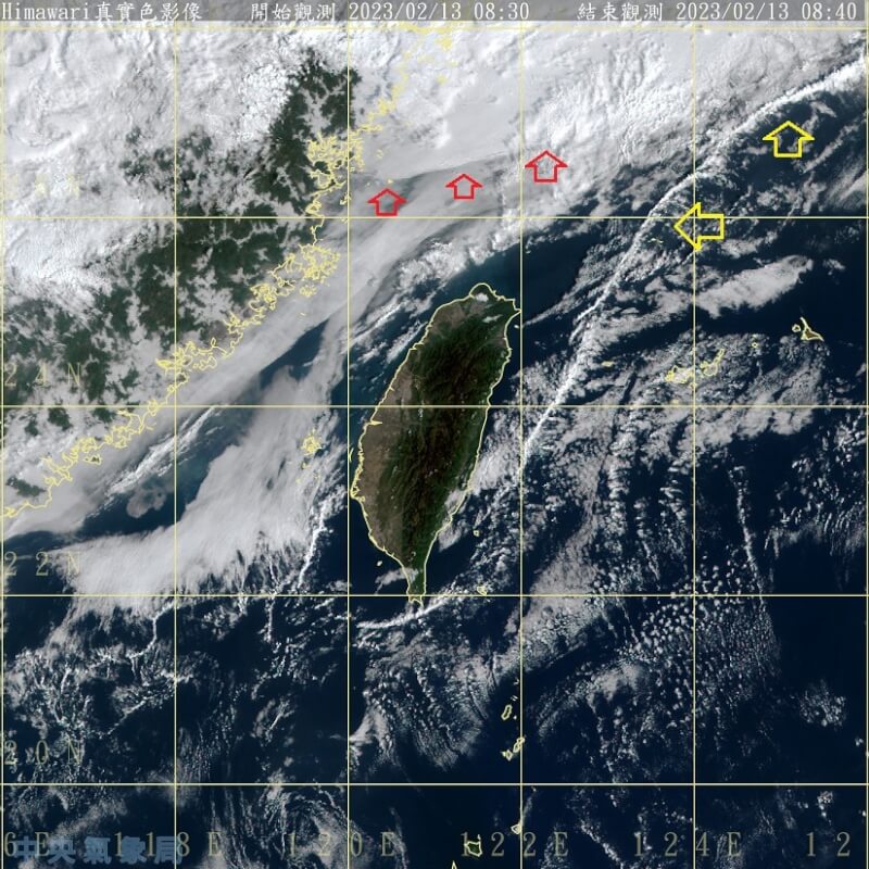 中央氣象局長鄭明典13日在臉書分享衛星雲圖，表示目前冷空氣前緣很接近台灣，天氣即將有所反應。（圖取自facebook.com/mdc.cwb）