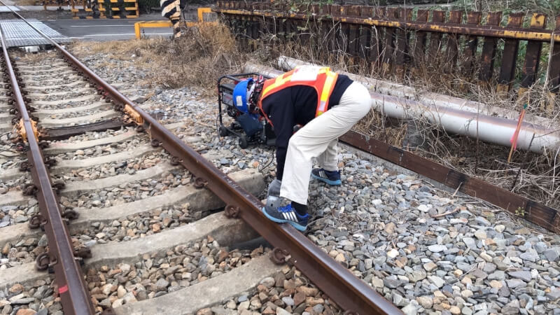 針對台鐵台中港支線路基淘空事件，中油表示已通知台鐵暫時停駛2車次的貨物列車，現場也完成早強混凝土緊急回填，目前持續觀察地基狀況。（圖取自中油網頁cpc.com.tw/Default.aspx）