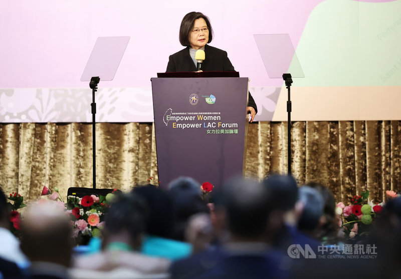 國際合作發展基金會15日上午在台北維多麗亞酒店舉辦「女力拉美加論壇」，總統蔡英文（圖）出席開幕典禮並致詞。中央社記者趙世勳攝 112年2月15日