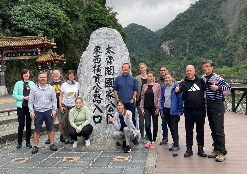 觀光局推廣一程多站行程暢遊台韓，邀請德國旅遊業者參觀太魯閣國家公園。（觀光局駐法蘭克福辦事處提供）中央社記者林育立柏林傳真  112年2月16日