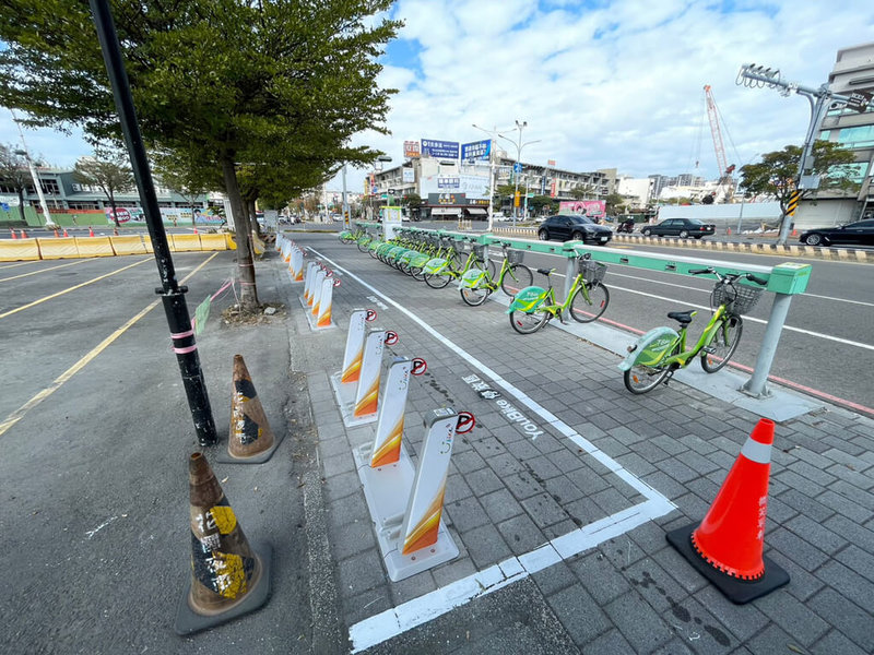 台南市政府17日宣布，取代台南公共自行車T-Bike系統的微笑單車YouBike 2.0系統，將提前於2月23日啟用，先行開放77站點；待YouBike 2.0上線後，再逐步拆除T-Bike。（台南市政府提供）中央社記者張榮祥台南傳真 112年2月17日