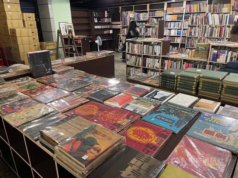 提起「墨林」，台南二手書迷無不知曉，這家二手書店已開張近18年，店內藏書豐富。中央社記者張榮祥台南攝  112年2月17日