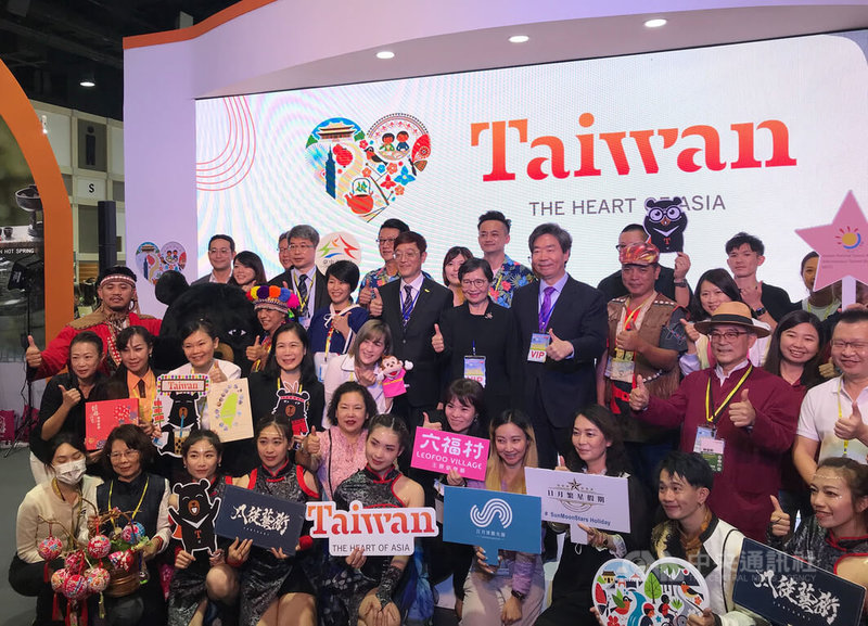 台灣觀光局在泰國春季旅展設置台灣館，由觀光局副局長林信任和台灣觀光協會會長葉菊蘭率領33個單位共76人參加旅展。中央社記者呂欣憓曼谷攝  112年2月17日