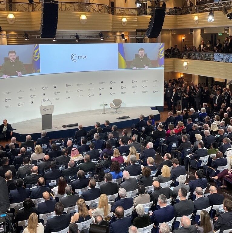 慕尼黑安全會議17日揭幕，烏克蘭總統澤倫斯基發表視訊演說，形容烏俄之戰猶如大衛對抗巨人歌利亞。（圖取自twitter.com/MunSecConf）