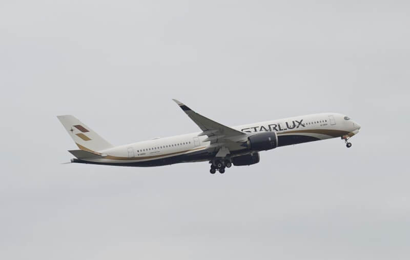 星宇航空6日因調度等問題導致302名旅客困在東京成田機場，13日證實因延誤事件撤換成田機場經理。圖非當事航班。（圖取自facebook.com/starluxairlines）