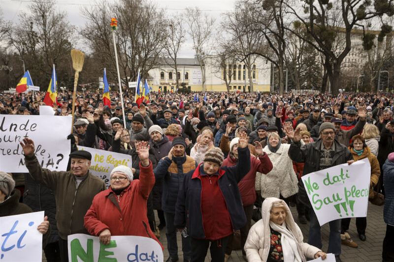 摩爾多瓦能源價格飆漲，人民困頓，親俄反對黨19日趁機號召全國不滿民眾至首都示威。（美聯社）