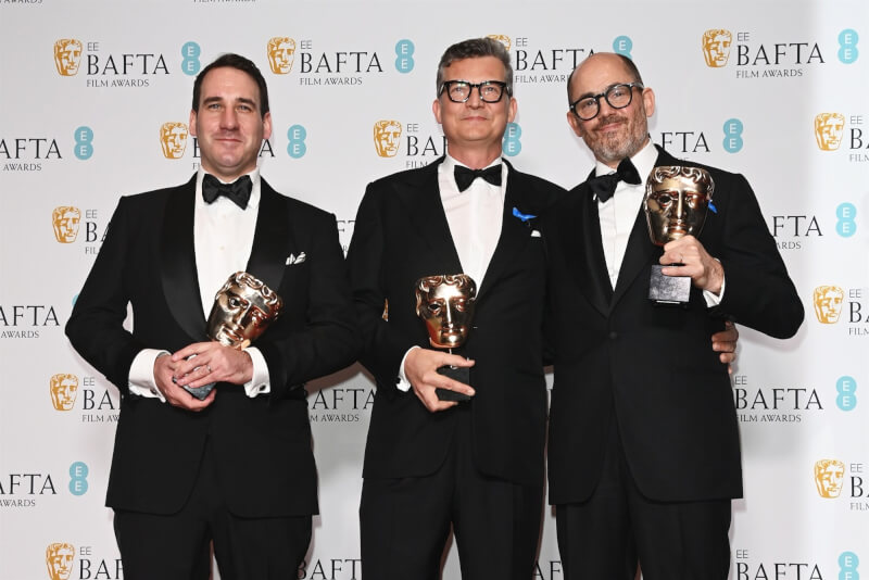 德國導演愛德華貝爾格（右）的反戰電影「西線無戰事」，19日在英國影藝學院電影獎拿下最佳影片等7項大獎。（圖取自facebook.com/AllQuietMovie）