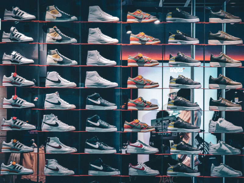 外媒報導替Nike和Adidas等運動品牌代工的越南寶元鞋廠將裁員6000人，母公司寶成20日澄清，裁員人數不到3000人。（示意圖／圖取自Unsplash圖庫）