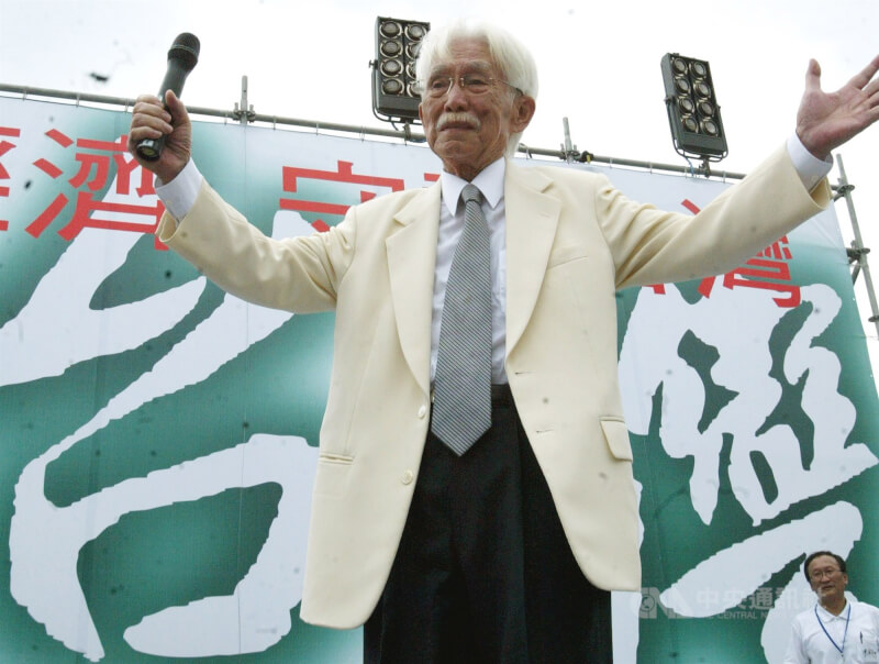 圖為辜寬敏2006年6月17日參加本土社團舉行的活動。（中央社檔案照片）