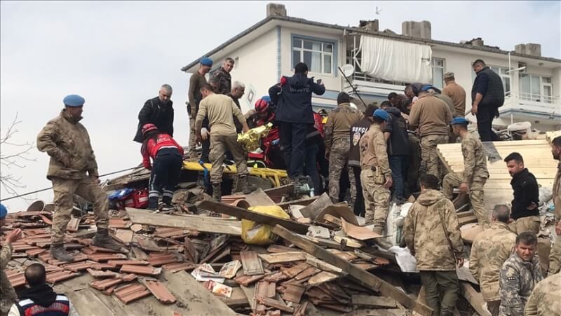 土耳其東南部27日規模5.2地震造成1死、69傷，並有建築物倒塌。（安納杜魯新聞社）