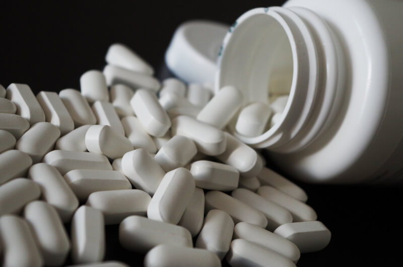 健保署1日公布，4月起共5511項藥品價格將調整，預計每年可減少健保藥費支出81.8億元。（示意圖／圖取自Pixabay圖庫）