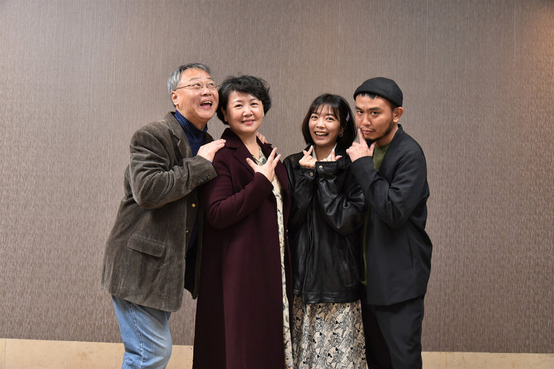 導演吳念真編導的舞台劇「人間條件八」下半年即將首演，演員陣容包括陳希聖（左起）、王琄、林雨宣與楊大正，4名演員在劇中飾演一家人，共同演繹人過中年步入老年的苦澀、矛盾與謊言。（綠光劇團提供） 中央社記者趙靜瑜傳真  112年3月2日