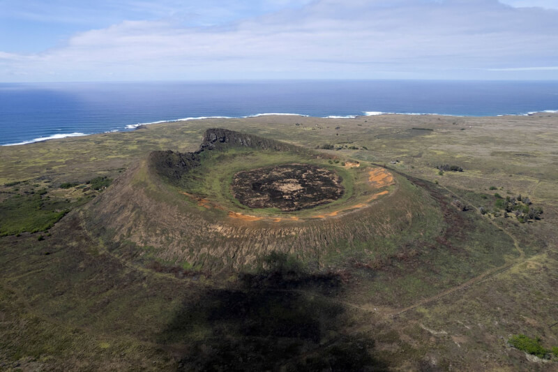 圖為世界遺產世界遺產拉諾拉拉庫火山火山口。（路透社）